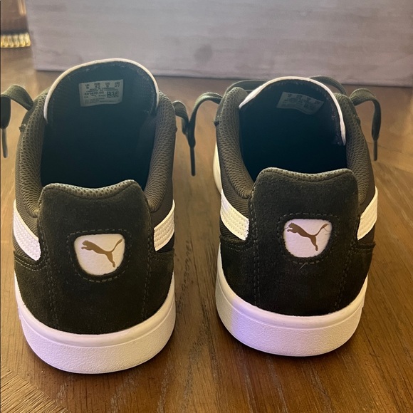 Puma Men's army green Suede Sneakers with White Stripe. - Picture 8 of 10